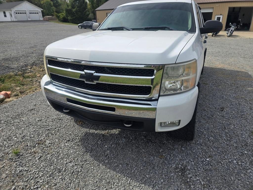 Chevrolet Silverado 1500 LT Crew Cab 4WD 2011