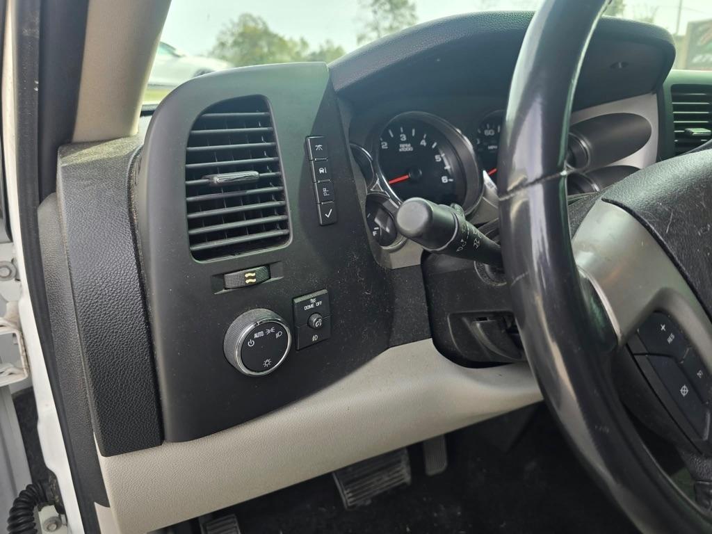 Chevrolet Silverado 1500 LT Crew Cab 4WD 2011