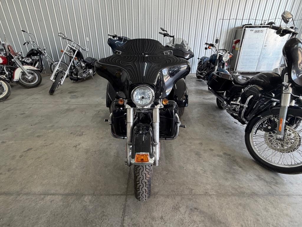 Harley-Davidson FLHXXX  2011