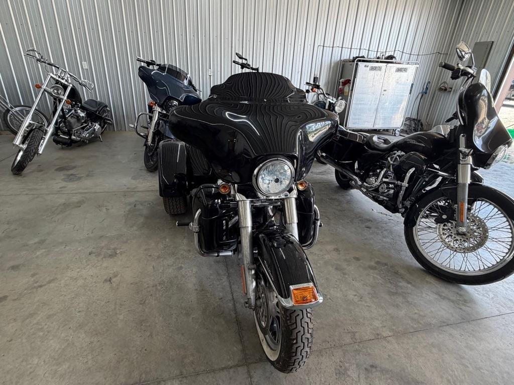 Harley-Davidson FLHXXX  2011