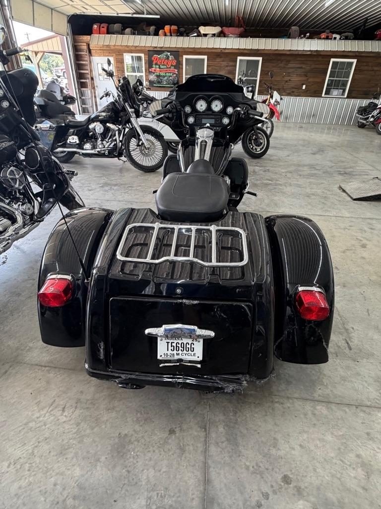 Harley-Davidson FLHXXX  2011