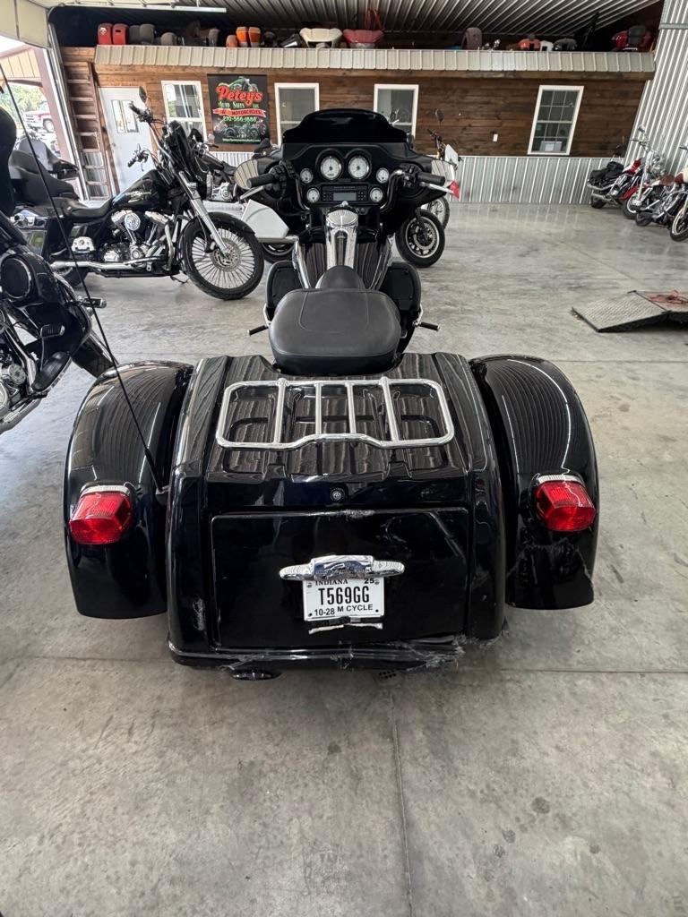 Harley-Davidson FLHXXX  2011