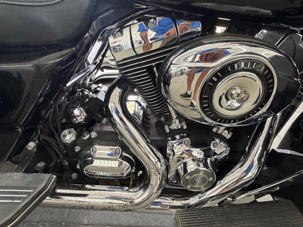Harley-Davidson FLHXXX  2011