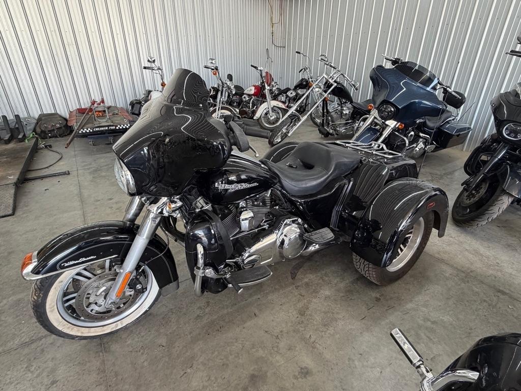 Harley-Davidson FLHXXX  2011
