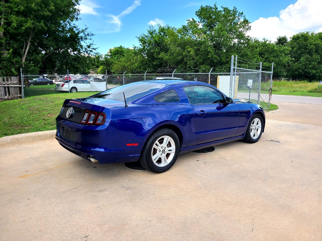 2014 Ford Mustang V6 photo 3