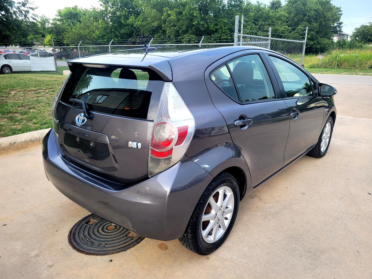 2014 Toyota Prius C One photo 3