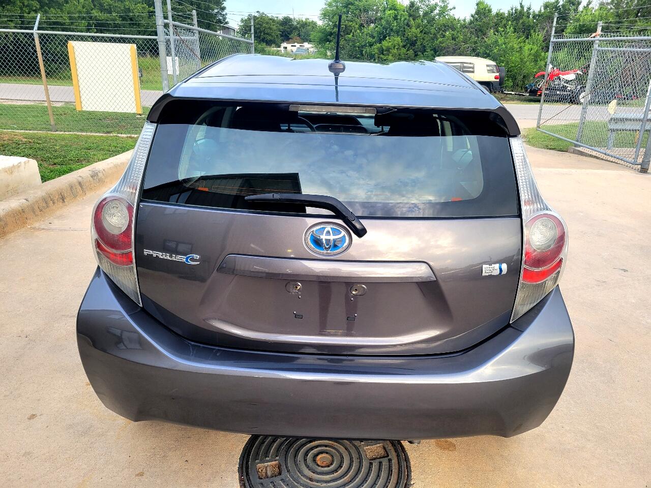 2014 Toyota Prius C One photo 4