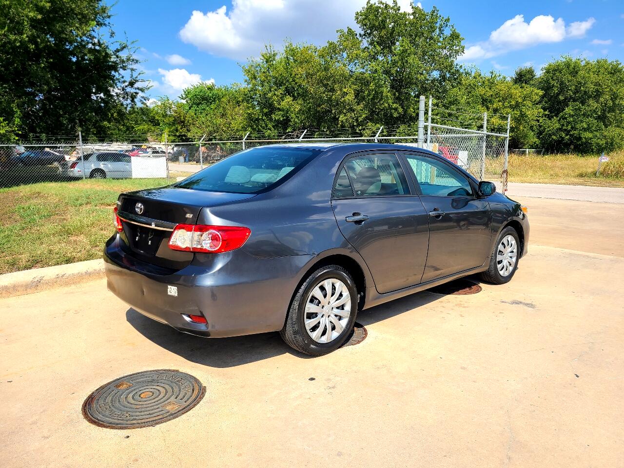 2012 Toyota Corolla LE photo 3