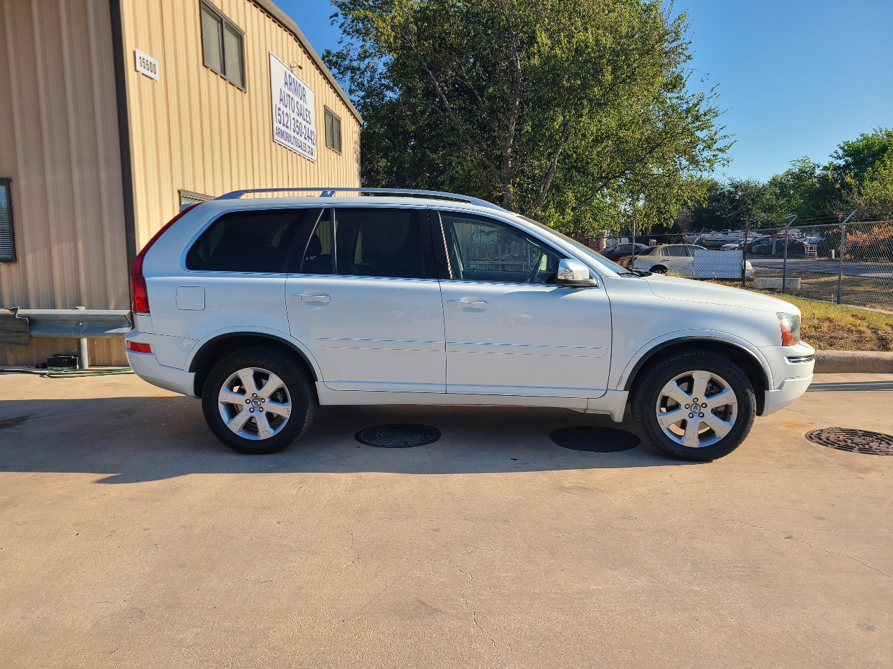 2013 Volvo XC90 Premier Plus photo 2