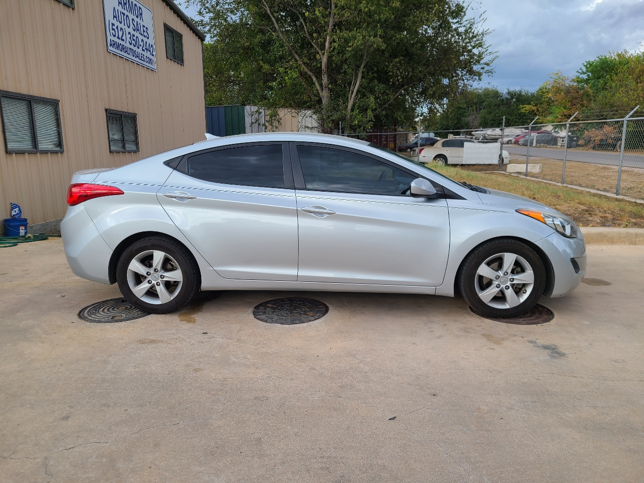 2013 Hyundai Elantra GLS photo 2