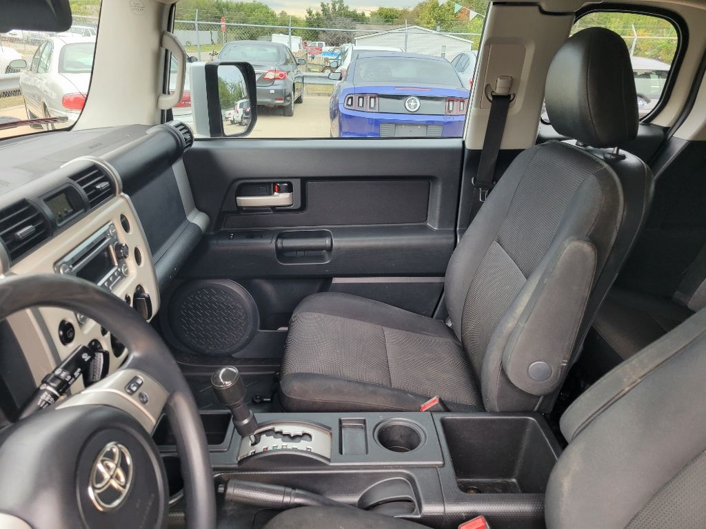 Toyota FJ Cruiser RWD 4dr Auto (Natl) 2014