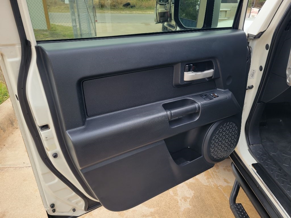 Toyota FJ Cruiser RWD 4dr Auto (Natl) 2014