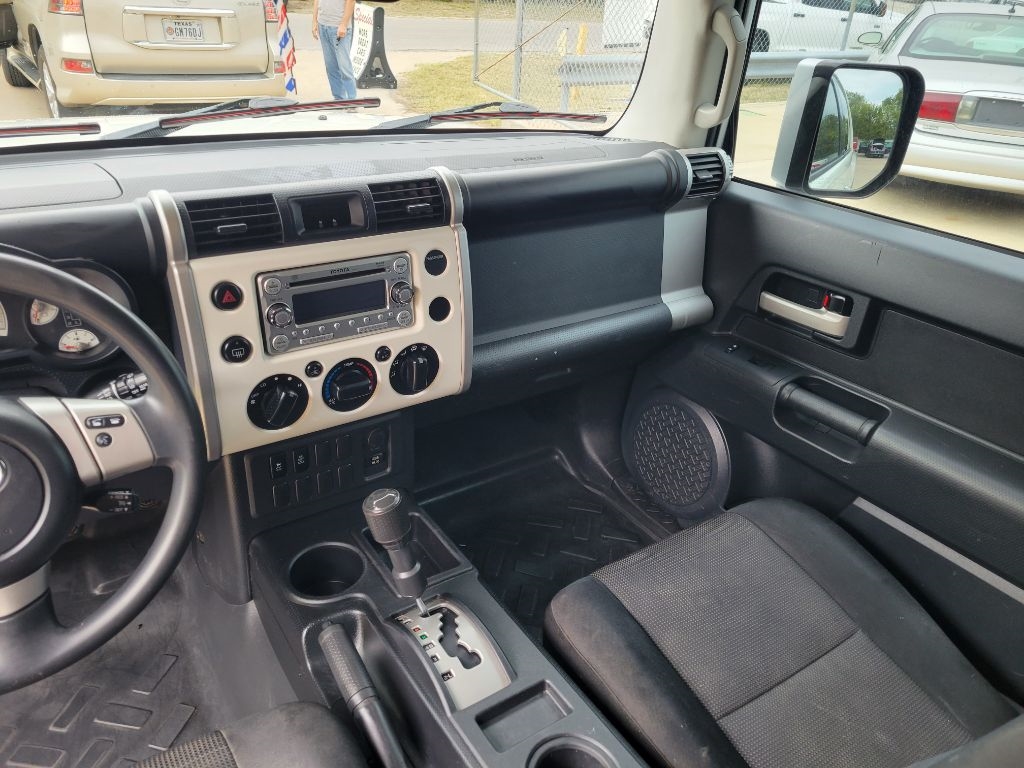 Toyota FJ Cruiser RWD 4dr Auto (Natl) 2014