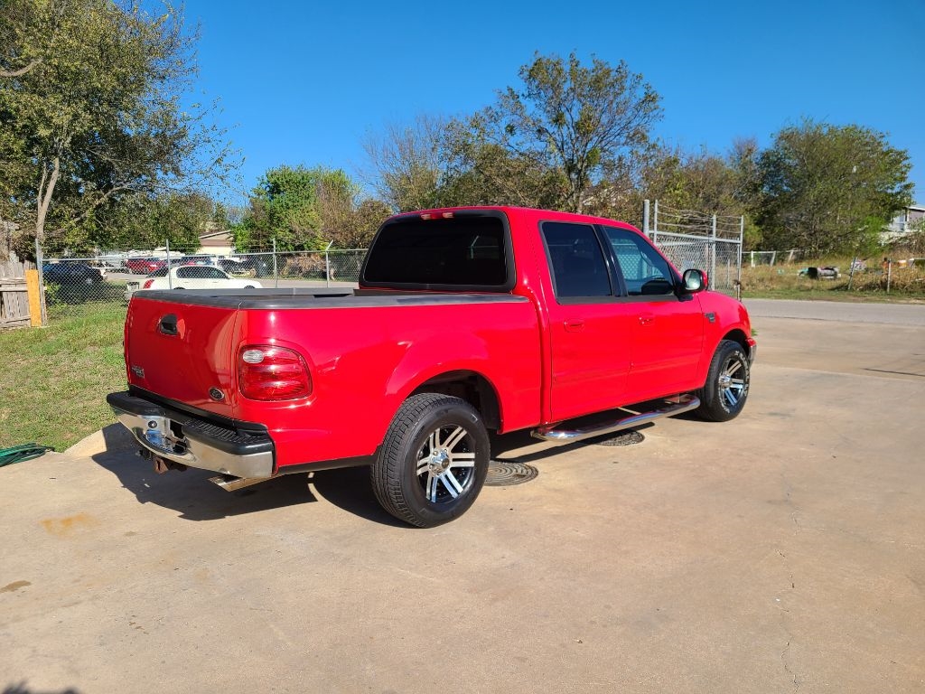 Ford F-150 SuperCrew Crew Cab 139" XLT 2001