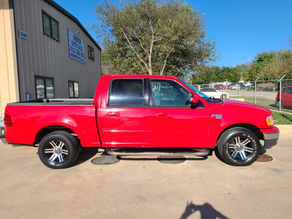 Ford F-150 SuperCrew Crew Cab 139" XLT 2001