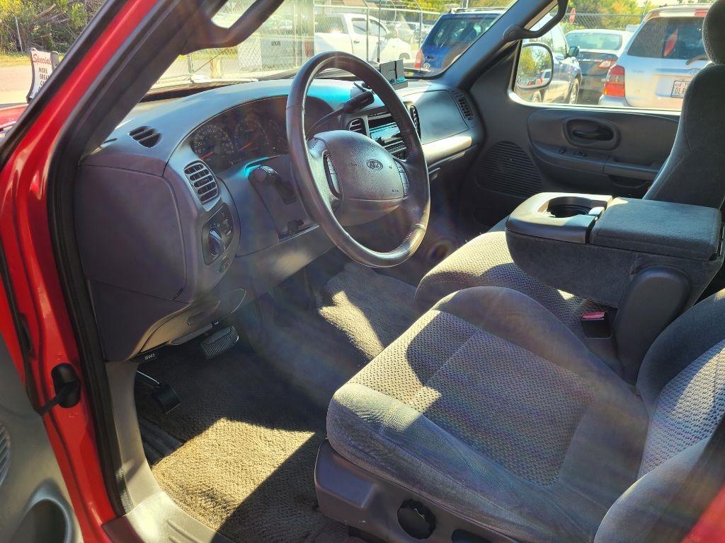 Ford F-150 SuperCrew Crew Cab 139" XLT 2001