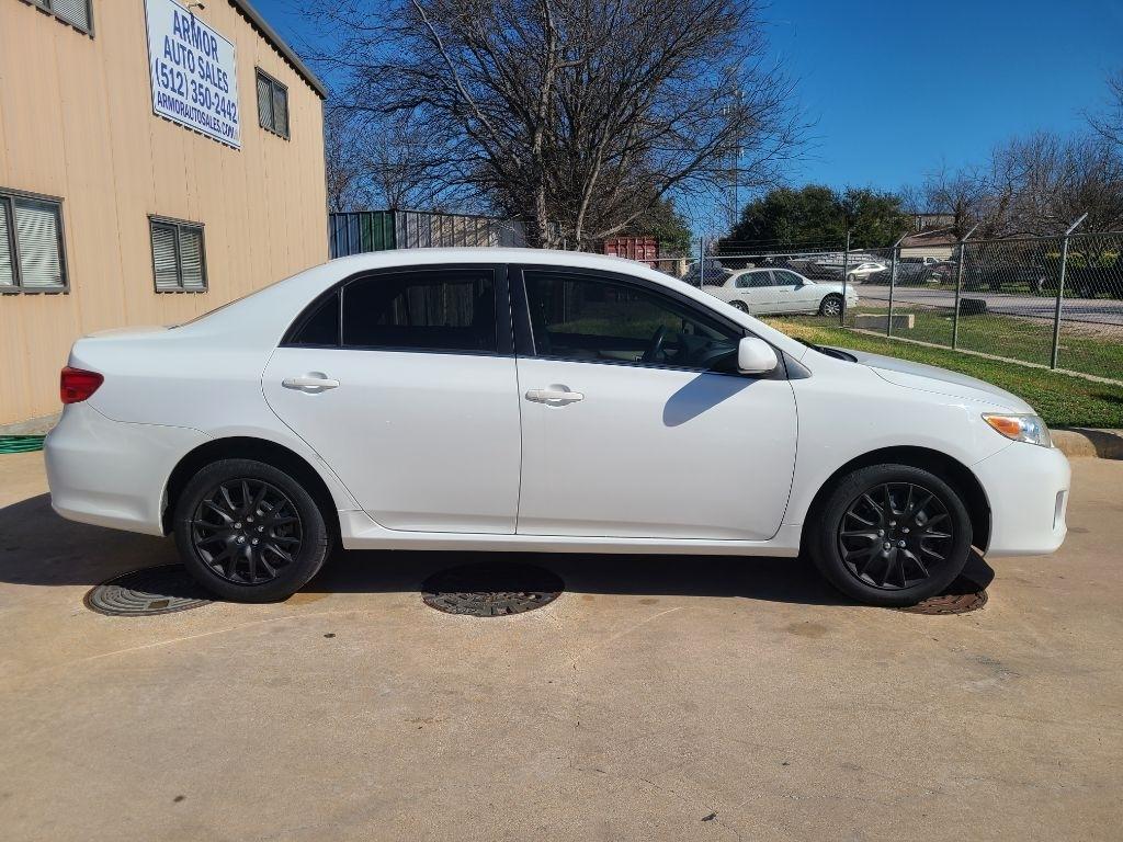 Toyota Corolla 4dr Sdn LE Auto (Natl) 2013