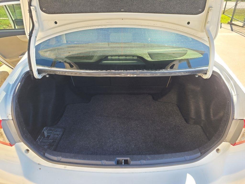 Toyota Corolla 4dr Sdn LE Auto (Natl) 2013