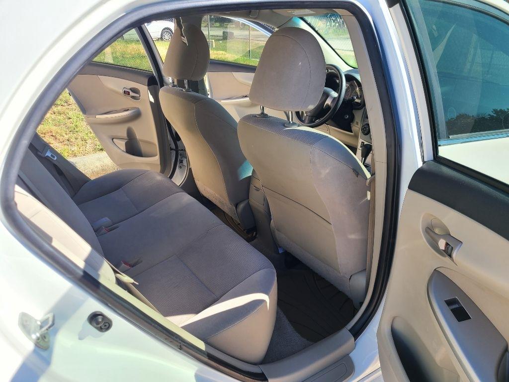 Toyota Corolla 4dr Sdn LE Auto (Natl) 2013