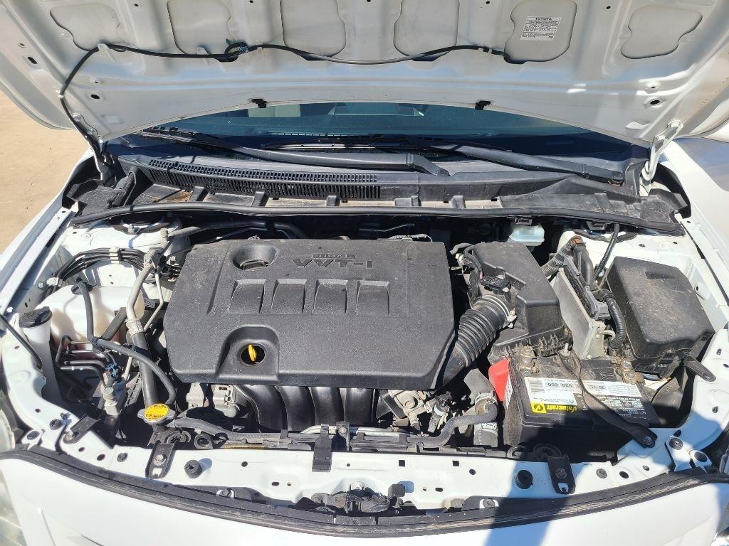 Toyota Corolla 4dr Sdn LE Auto (Natl) 2013