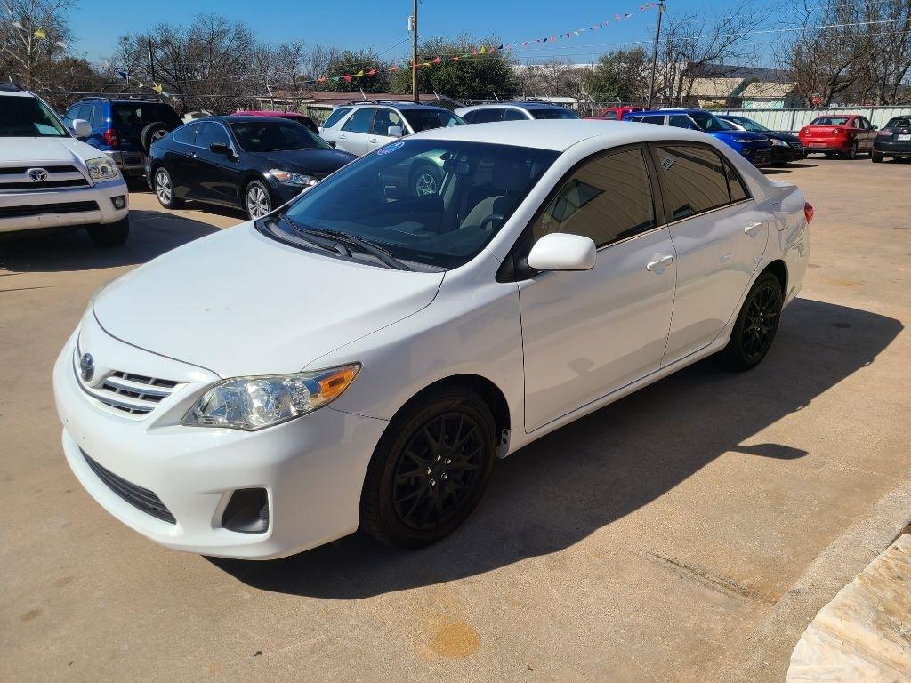 Toyota Corolla 4dr Sdn LE Auto (Natl) 2013