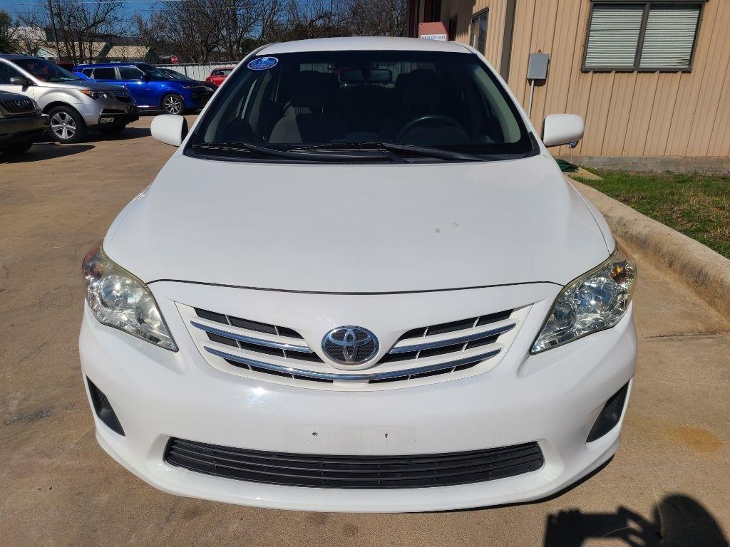 Toyota Corolla 4dr Sdn LE Auto (Natl) 2013