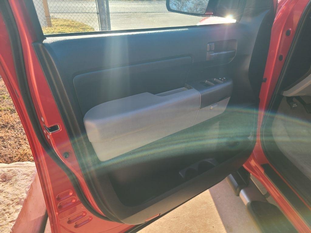 Toyota Tundra 4WD Truck Dbl 5.7L V8 6-Spd AT (Natl) 2011