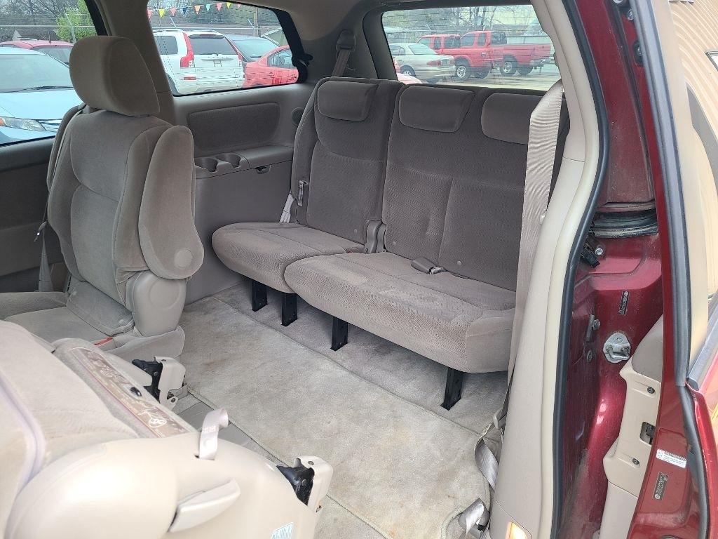 Toyota Sienna 5dr 7-Passenger Van XLE FWD (Natl) 2007