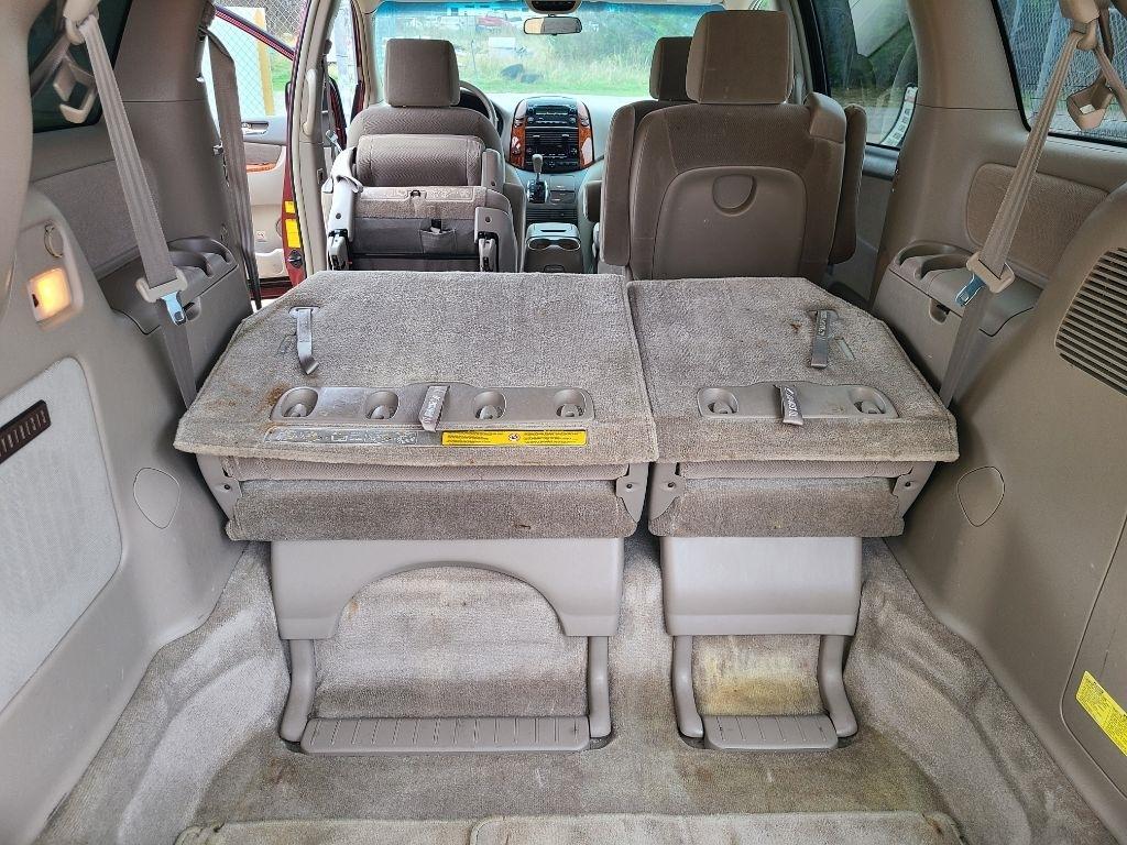 Toyota Sienna 5dr 7-Passenger Van XLE FWD (Natl) 2007