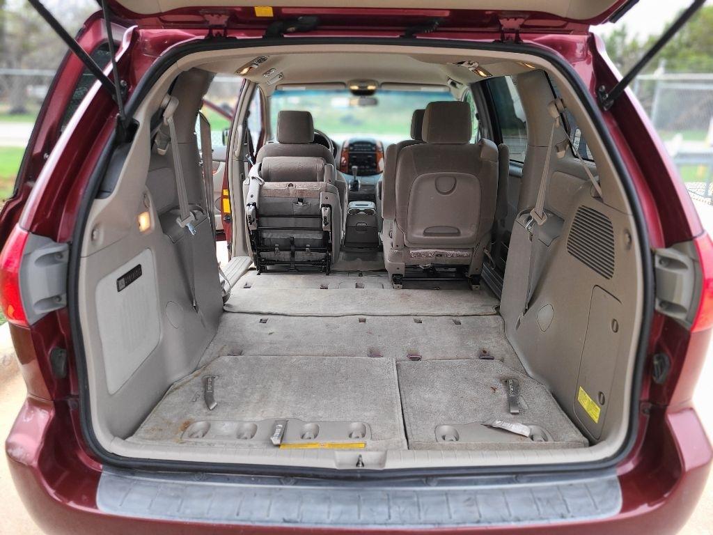 Toyota Sienna 5dr 7-Passenger Van XLE FWD (Natl) 2007