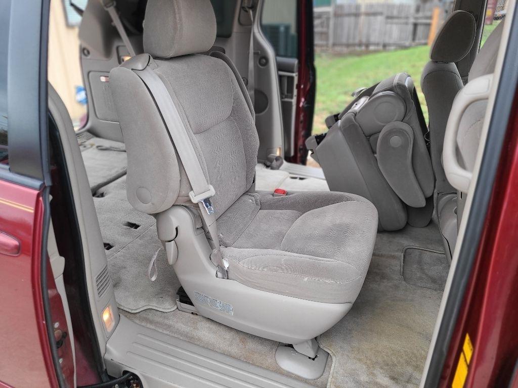 Toyota Sienna 5dr 7-Passenger Van XLE FWD (Natl) 2007