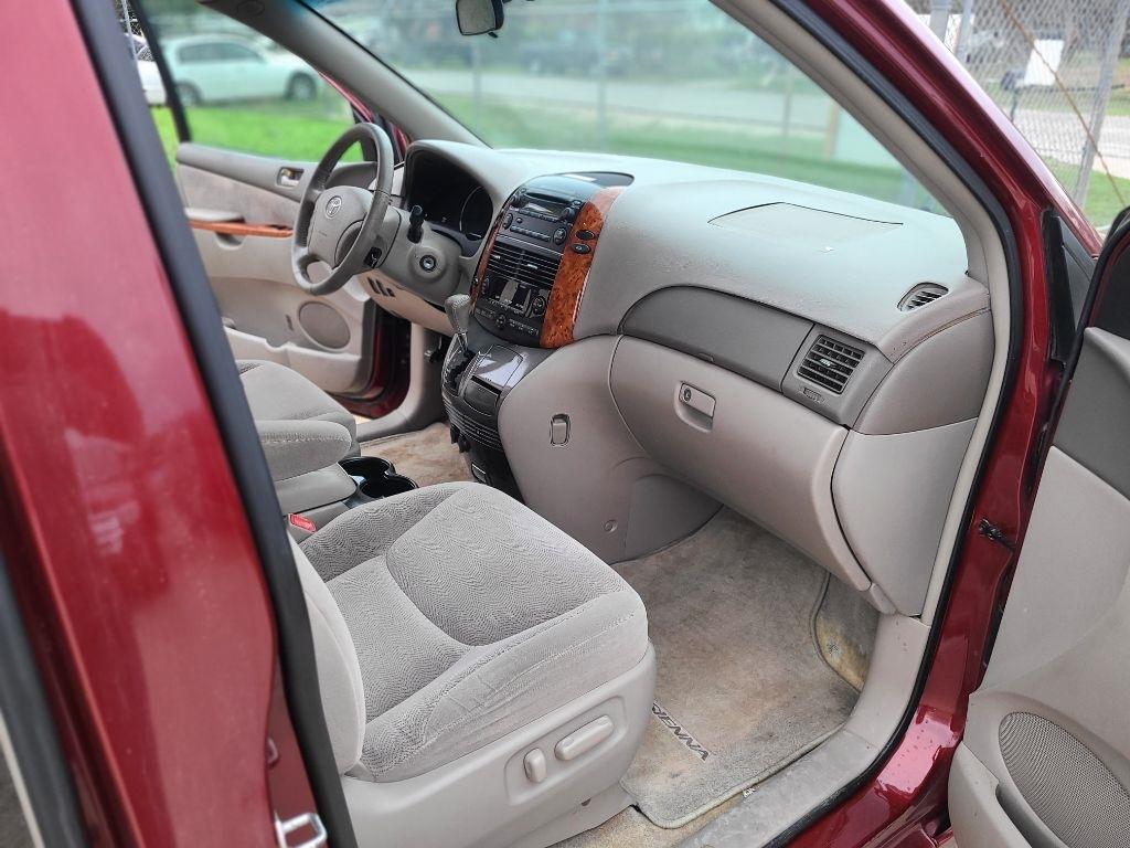 Toyota Sienna 5dr 7-Passenger Van XLE FWD (Natl) 2007