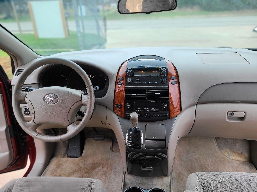 Toyota Sienna 5dr 7-Passenger Van XLE FWD (Natl) 2007