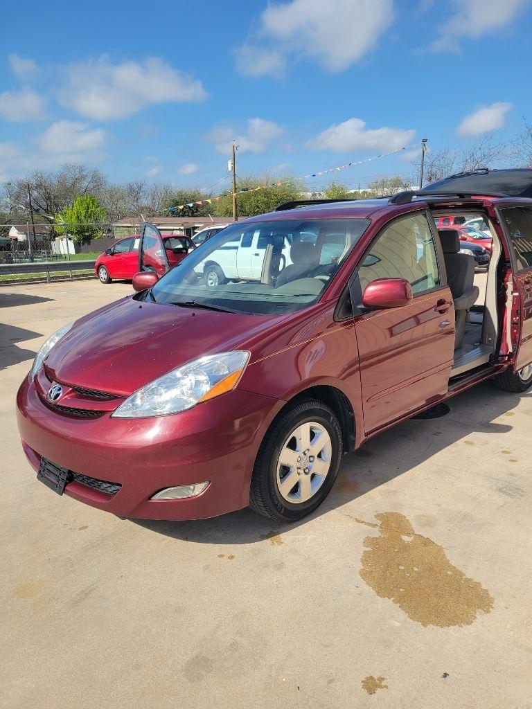 Toyota Sienna 5dr 7-Passenger Van XLE FWD (Natl) 2007