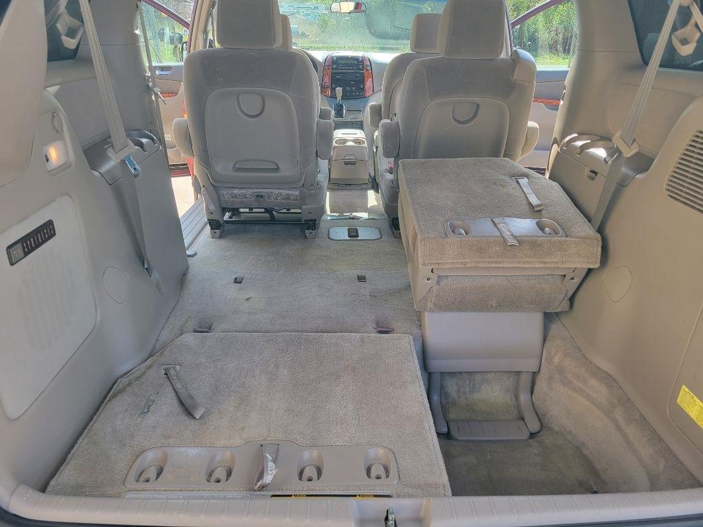 Toyota Sienna 5dr 7-Passenger Van XLE FWD (Natl) 2007