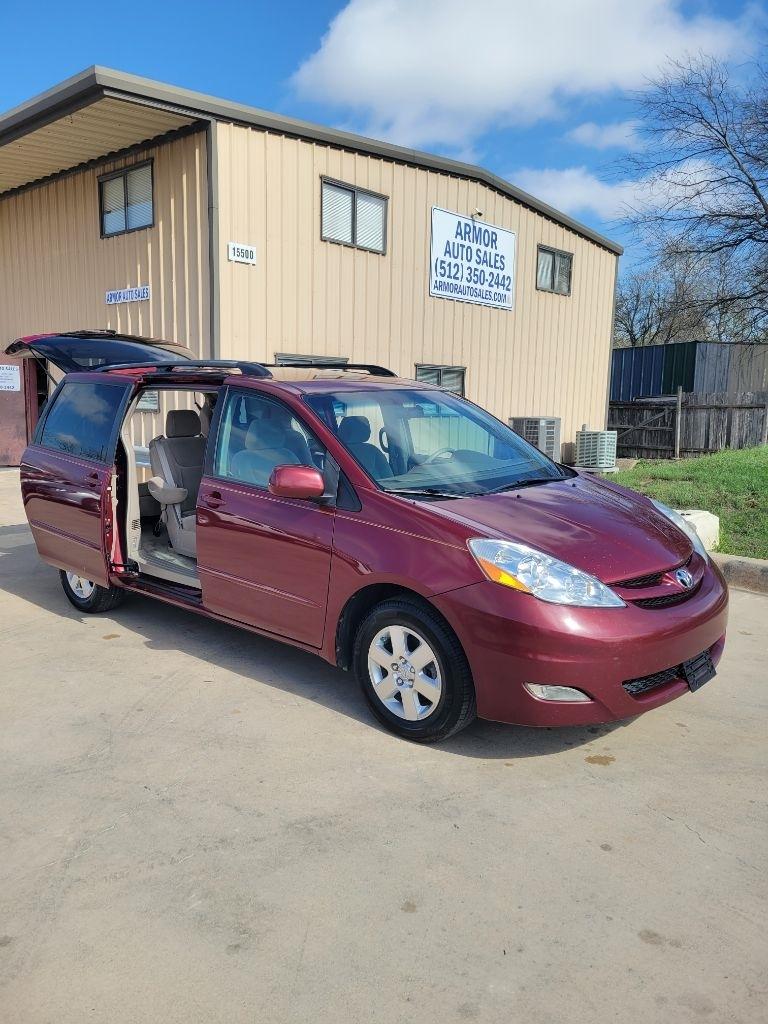 Toyota Sienna 5dr 7-Passenger Van XLE FWD (Natl) 2007