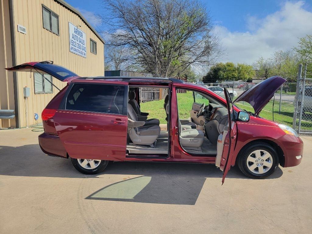 Toyota Sienna 5dr 7-Passenger Van XLE FWD (Natl) 2007