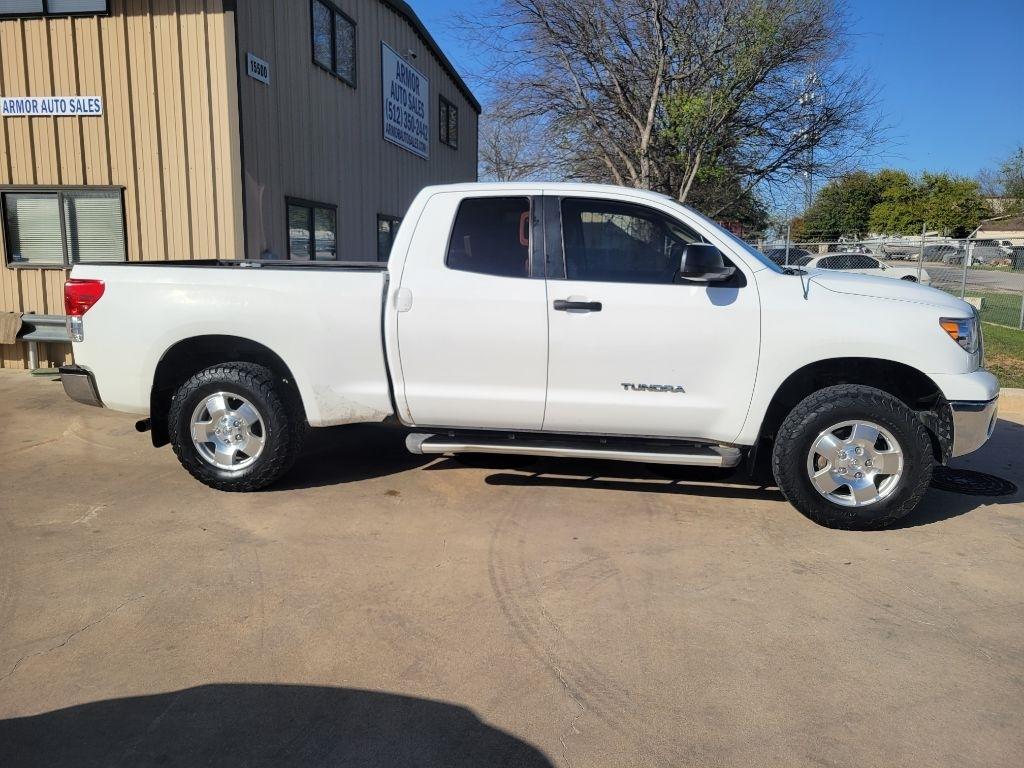 Toyota Tundra 4WD Truck Dbl 4.6L V8 6-Spd AT (Natl) 2010