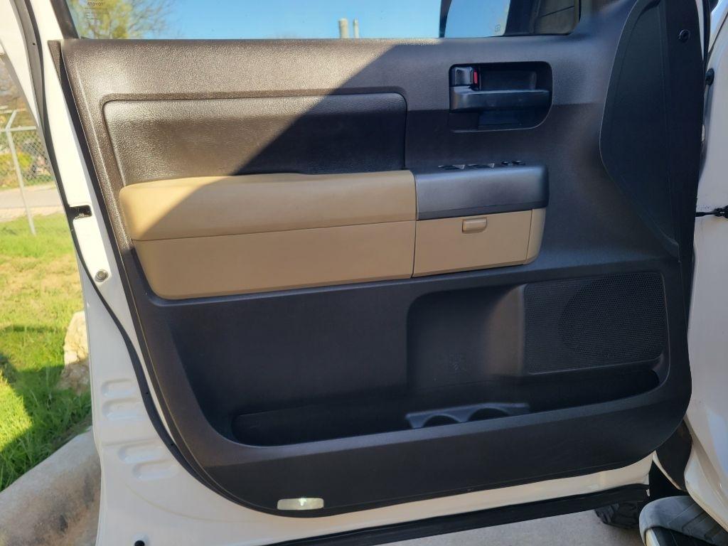 Toyota Tundra 4WD Truck Dbl 4.6L V8 6-Spd AT (Natl) 2010