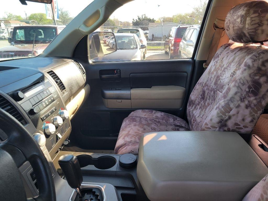 Toyota Tundra 4WD Truck Dbl 4.6L V8 6-Spd AT (Natl) 2010