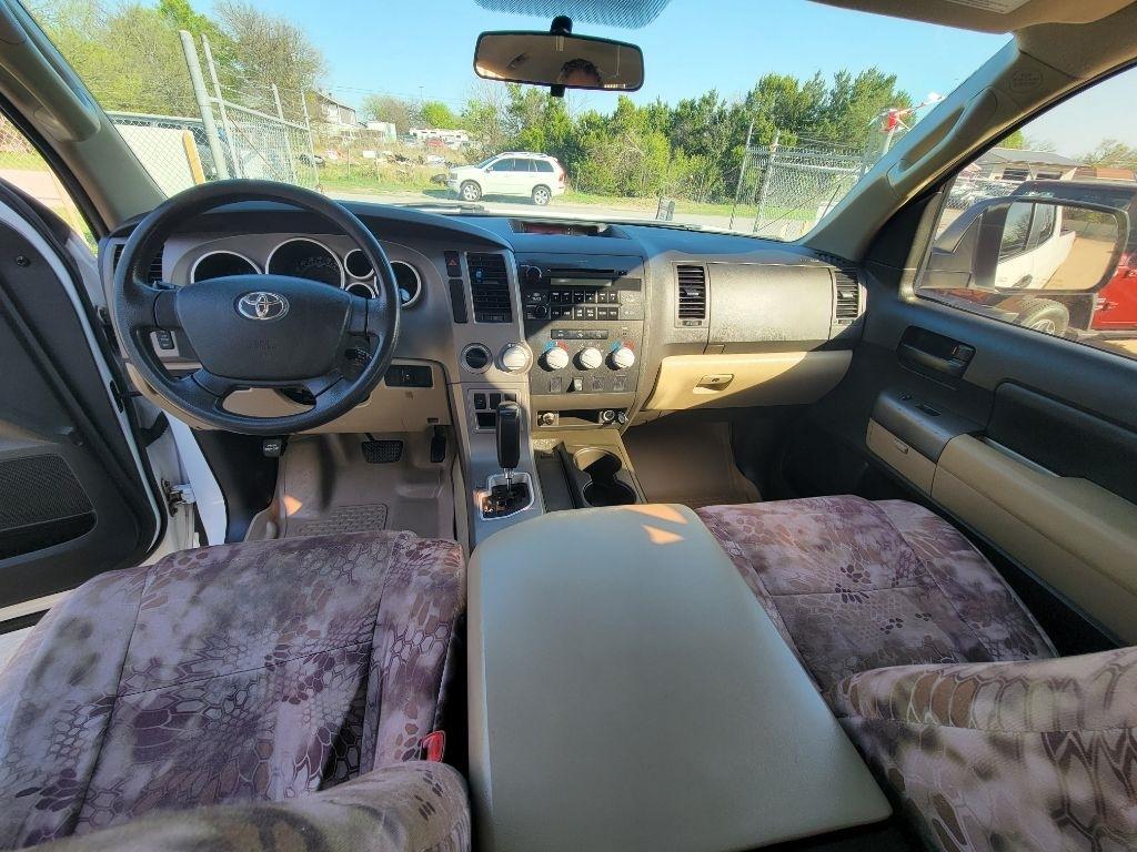 Toyota Tundra 4WD Truck Dbl 4.6L V8 6-Spd AT (Natl) 2010