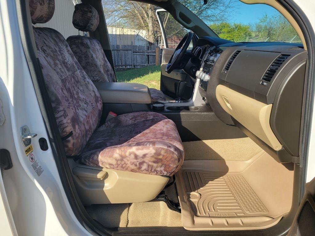 Toyota Tundra 4WD Truck Dbl 4.6L V8 6-Spd AT (Natl) 2010