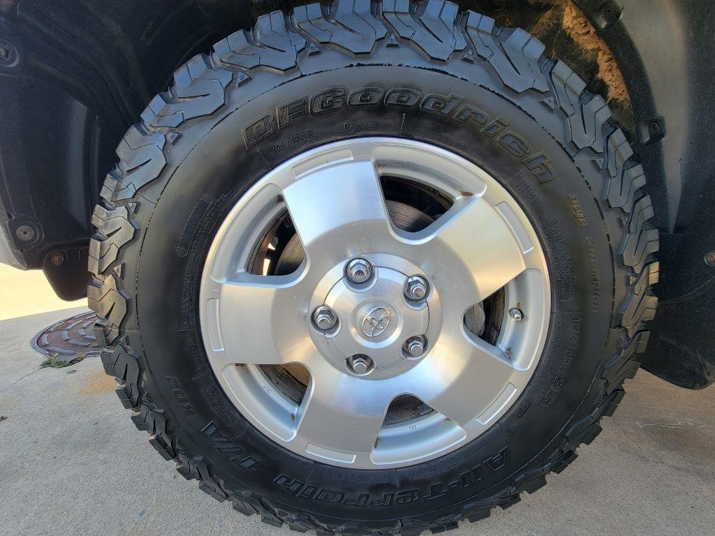 Toyota Tundra 4WD Truck Dbl 4.6L V8 6-Spd AT (Natl) 2010