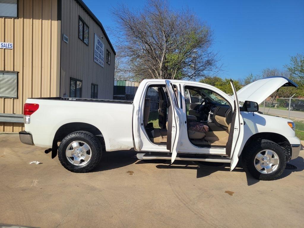 Toyota Tundra 4WD Truck Dbl 4.6L V8 6-Spd AT (Natl) 2010