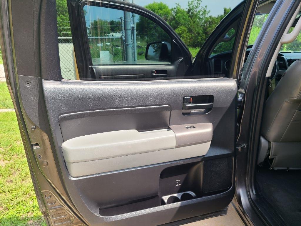 Toyota Tundra 2WD Truck CrewMax 4.6L V8 6-Spd AT (Natl) 2013