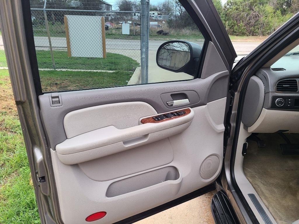 Chevrolet Suburban 2WD 4dr 1500 LT w/2LT 2008