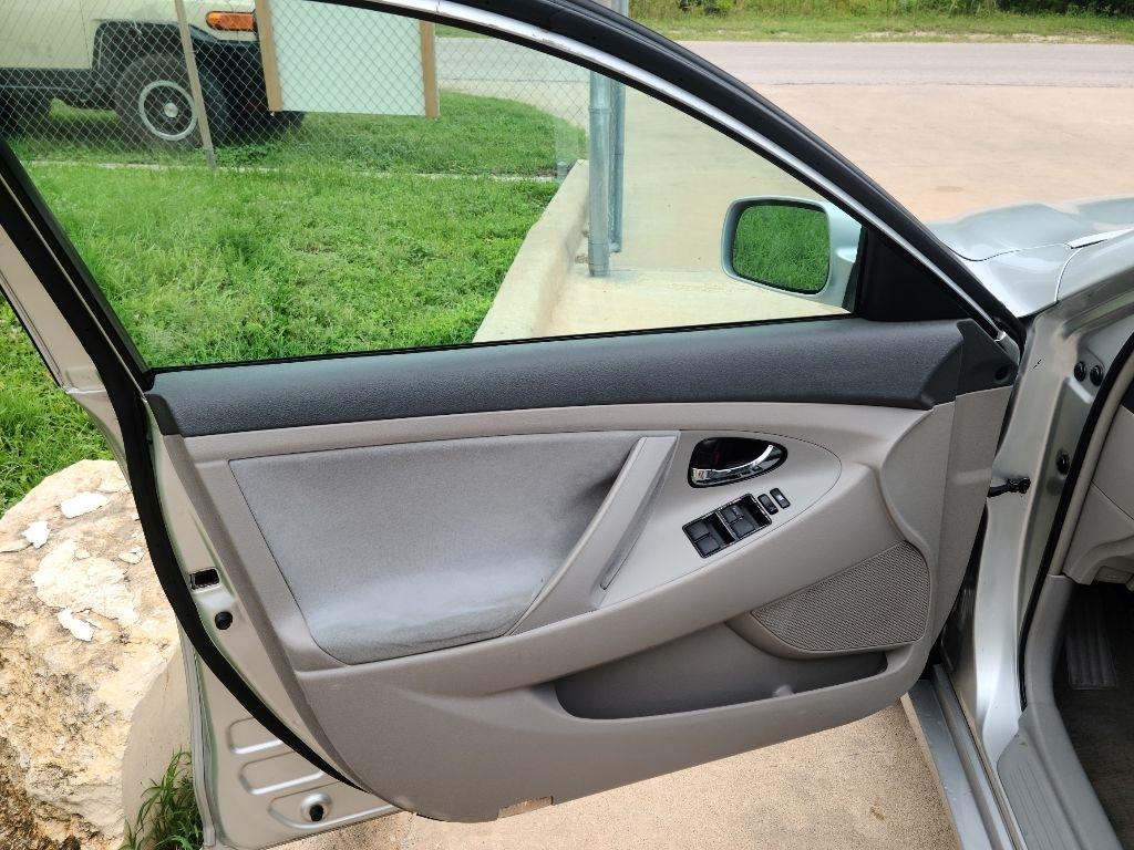Toyota Camry 4dr Sdn I4 Man LE (Natl) 2008