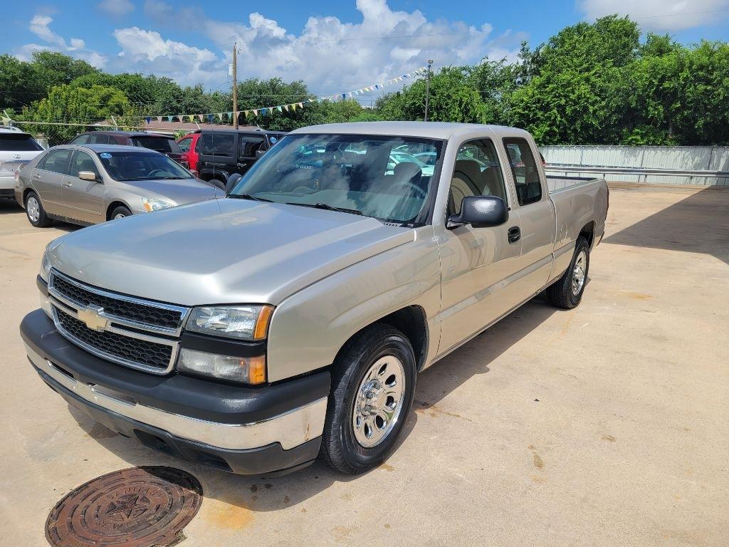 Chevrolet Silverado 1500 Ext Cab 143.5" WB 2WD LS 2006