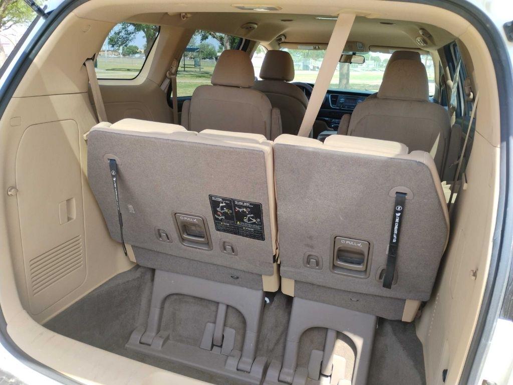 Kia Sedona LX 2015