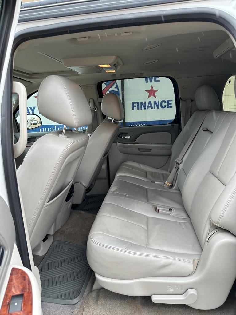 Chevrolet Suburban LT 1500 2WD 2014